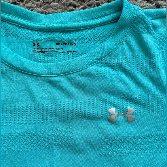 Under Armour Heat Gear Tshirt, Size XS - Picture 2 of 5